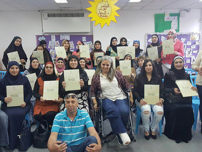 بالصور: حفل تخرج "انهاء شهادة تعليم 12 سنة" في مدرسة الاخوة العربية بيافا